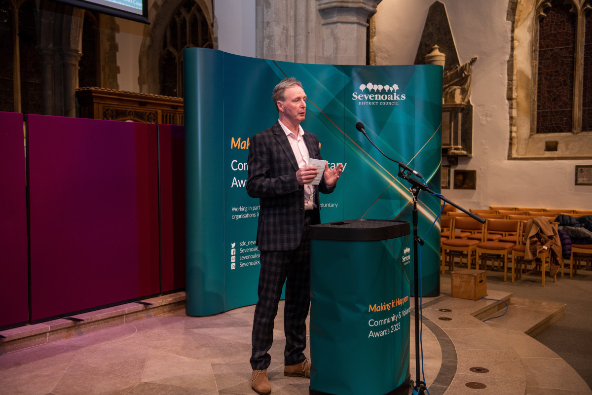 Millwall Community Trust CEO Sean Daly presents the Community Arts/Sports Group of the Year award at the ‘Sevenoaks Community & Voluntary Awards Ceremony’.