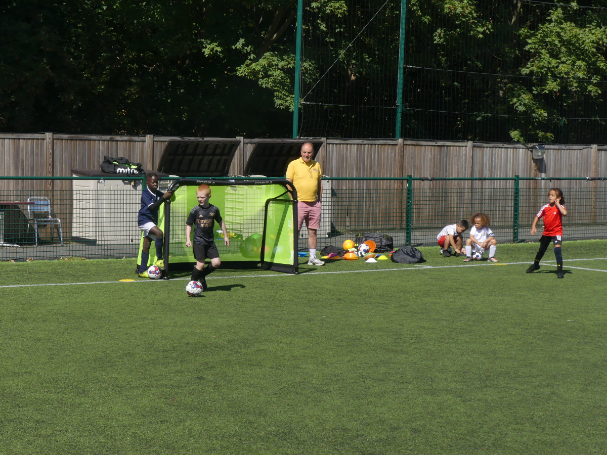 Millwall Community Trust Trustee and former MP for Bermondsey and UK Justice Minister Sir Simon Hughes visits MCT's St Paul's Holiday, Activity and Food Programme