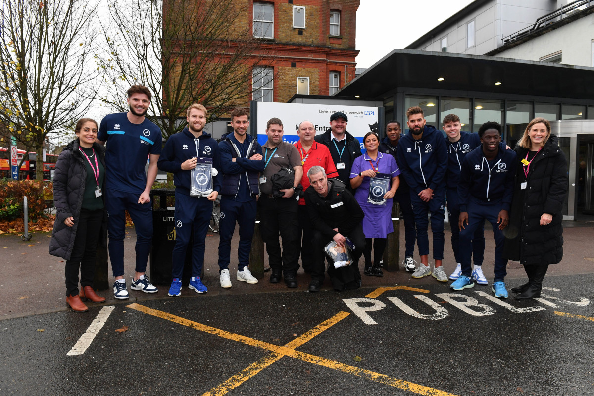 Millwall squad share Christmas spirit at Lewisham Hospital