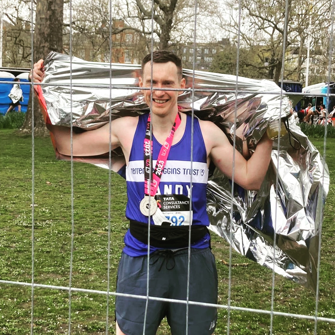 Millwall staff and Romans players run 2023 London Marathon